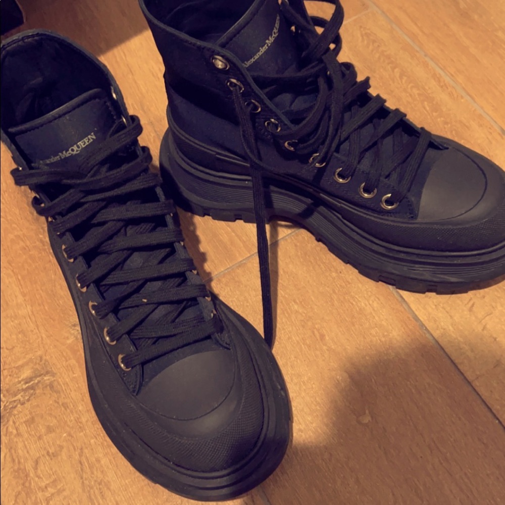 Black cotton
ankle-length
chunky rubber sole